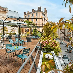 College Hotel
